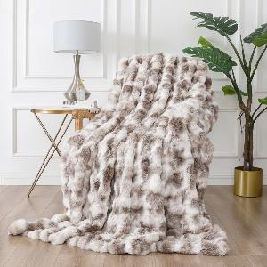 Nordic & Shadow Faux Fur Blanket 150x200